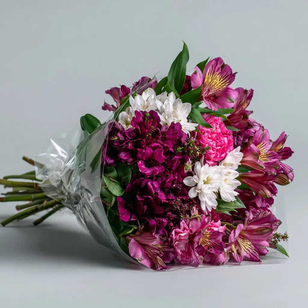Send Mom Love Bouquet Send Blooms