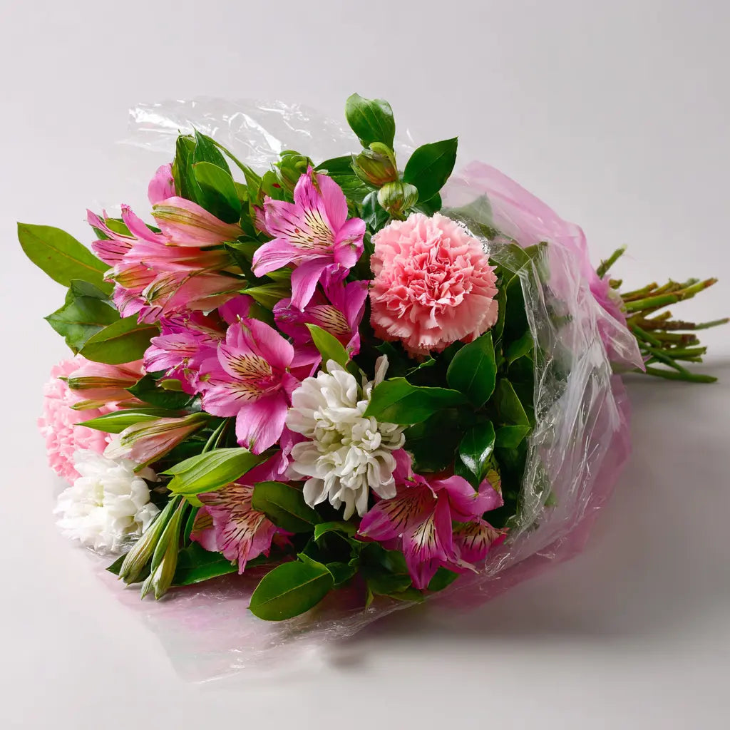 Send Mom Love Bouquet Send Blooms