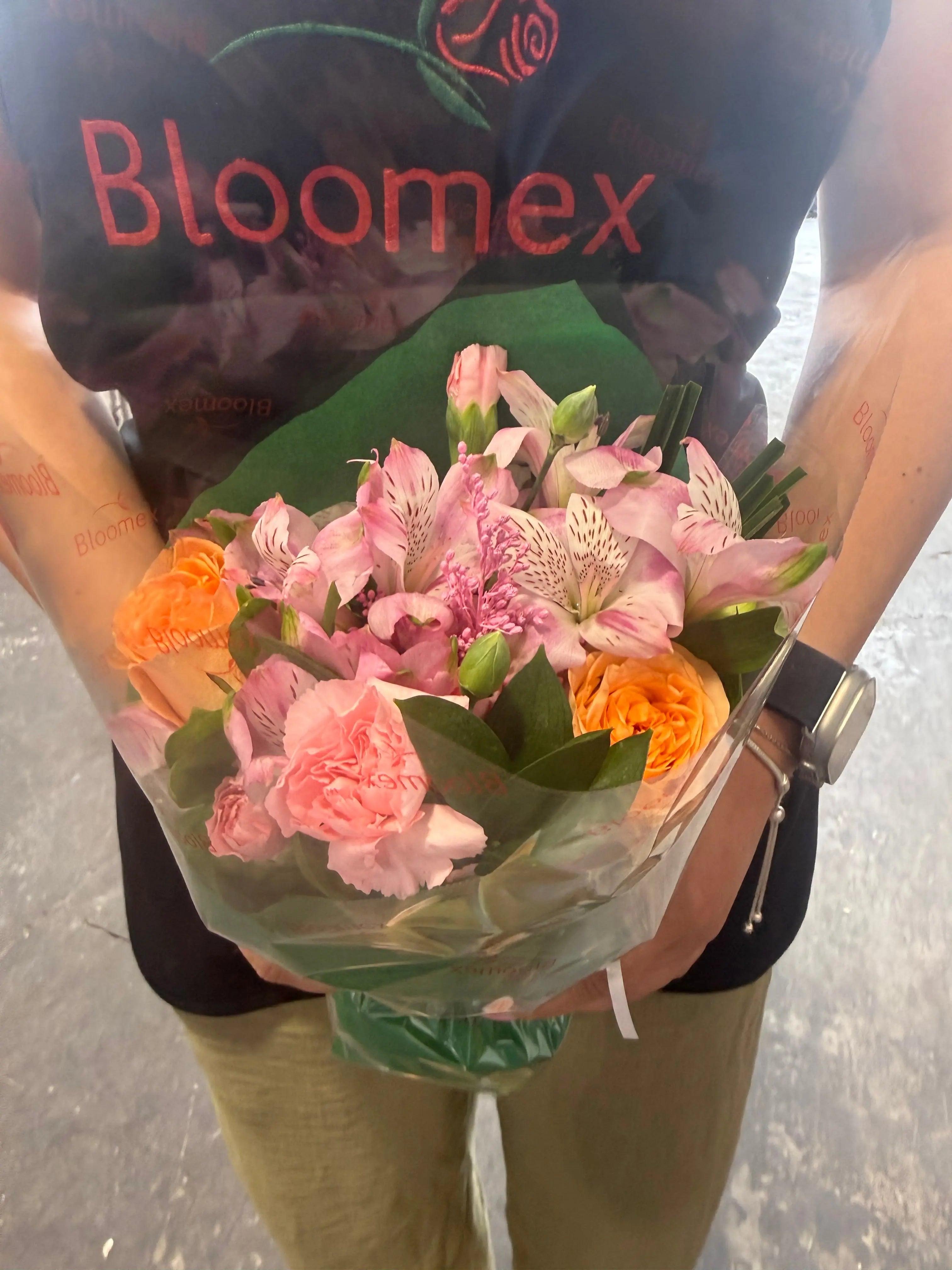 Warm Toned Bouquet in Mason Jar Send Blooms